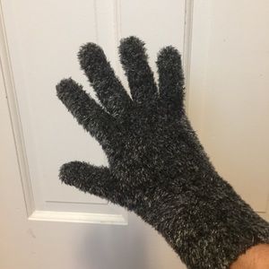 Fuzzy gray gloves